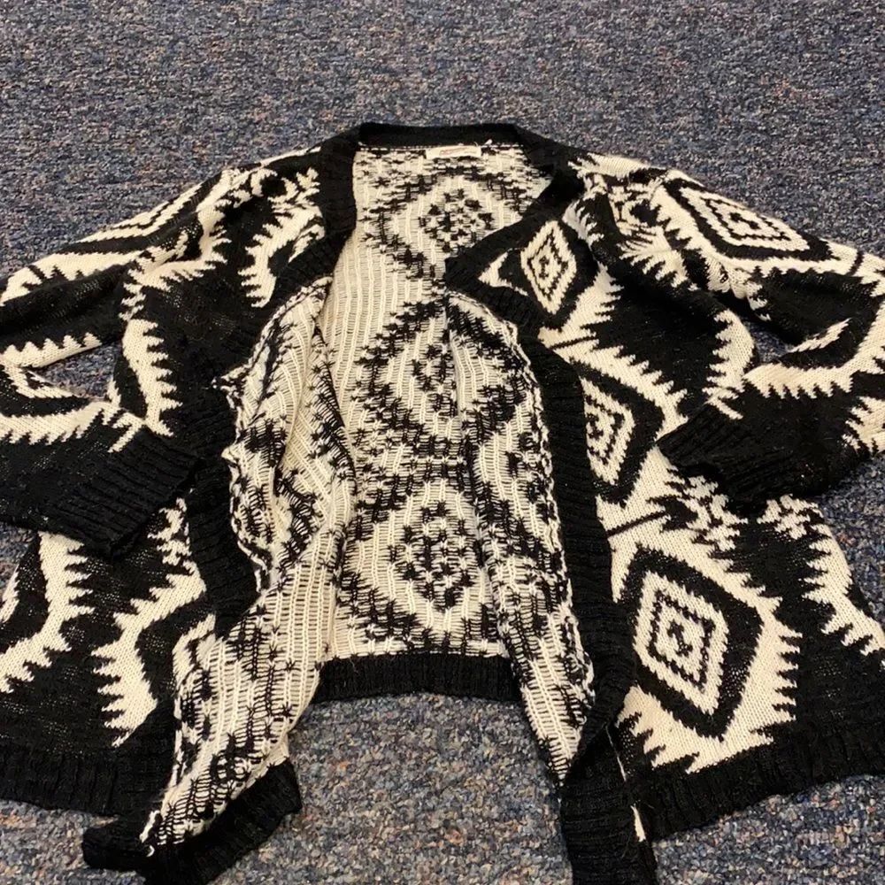 Arizona Jean Tribal print open cardigan sz. L